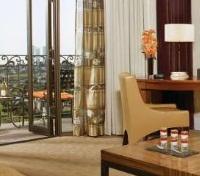 Deluxe Beverly Suite